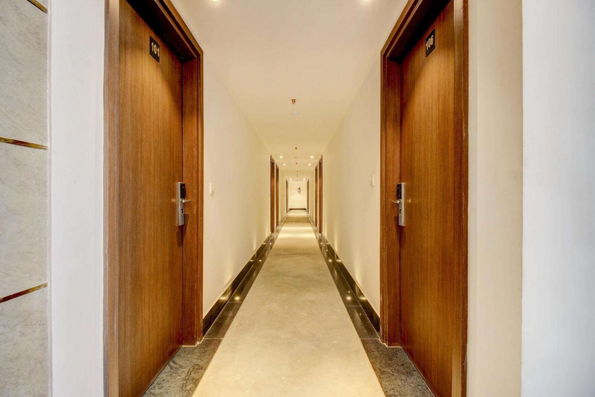 Super Townhouse Oak Aurelia Grand Hotel Lakhnau Kültér fotó