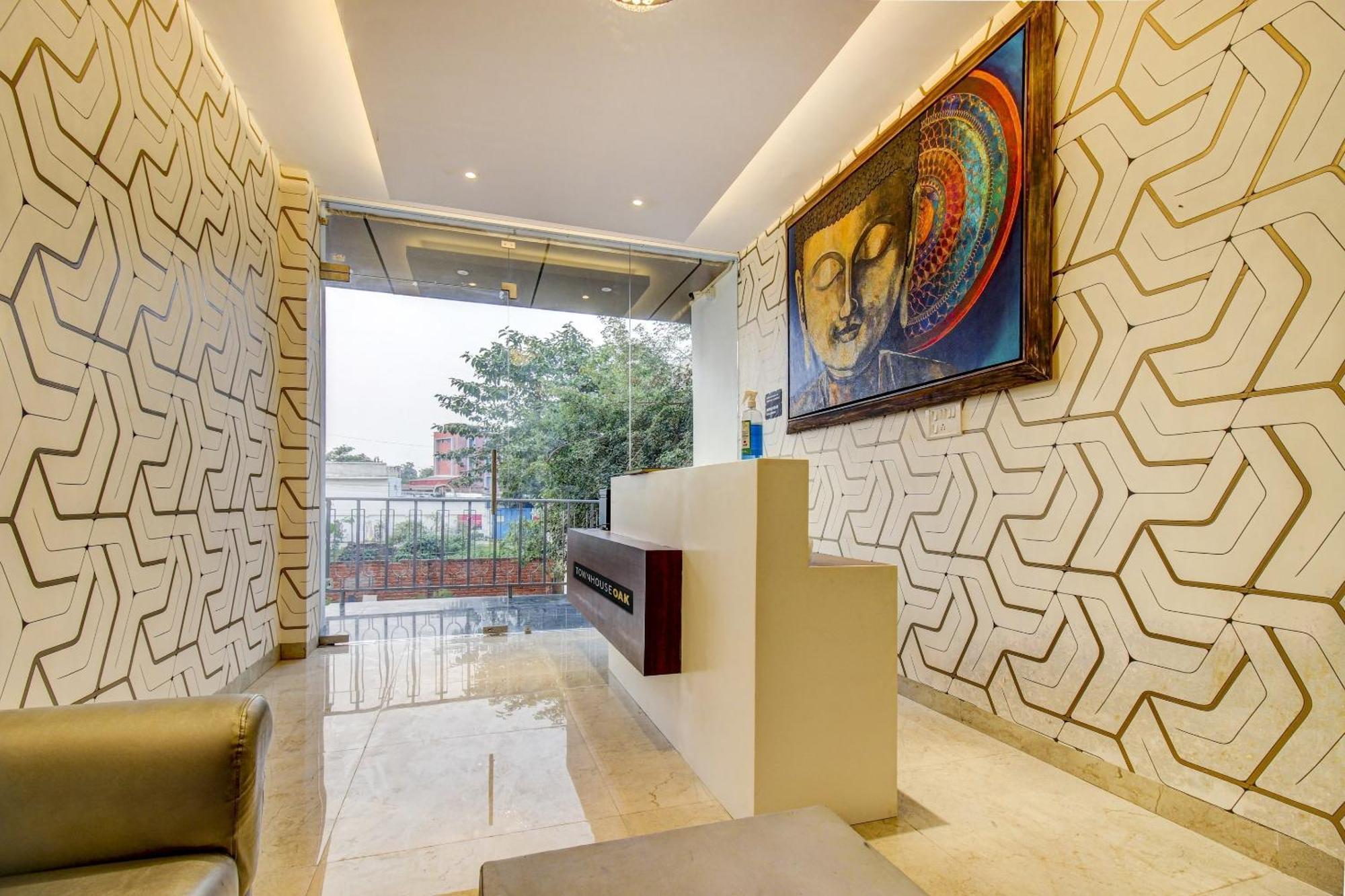 Super Townhouse Oak Aurelia Grand Hotel Lakhnau Kültér fotó