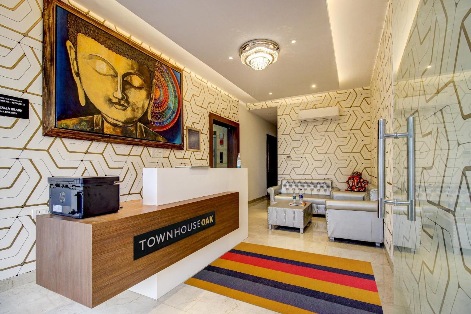 Super Townhouse Oak Aurelia Grand Hotel Lakhnau Kültér fotó